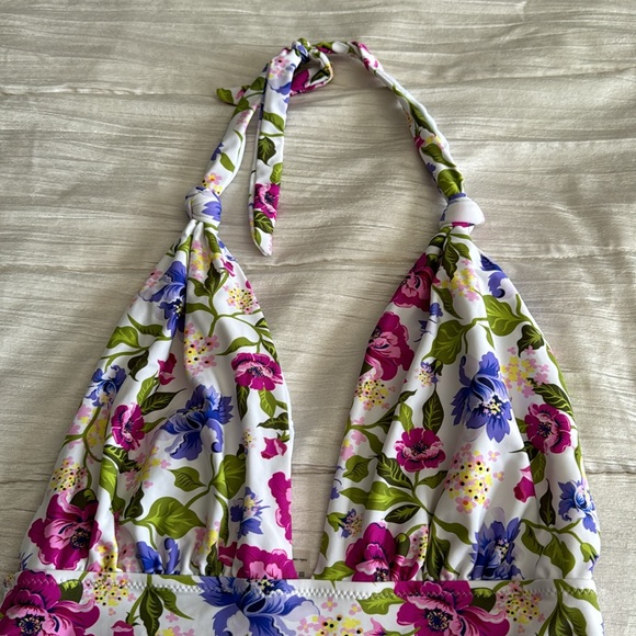 One piece  floral size medium - Picture 3 of 6